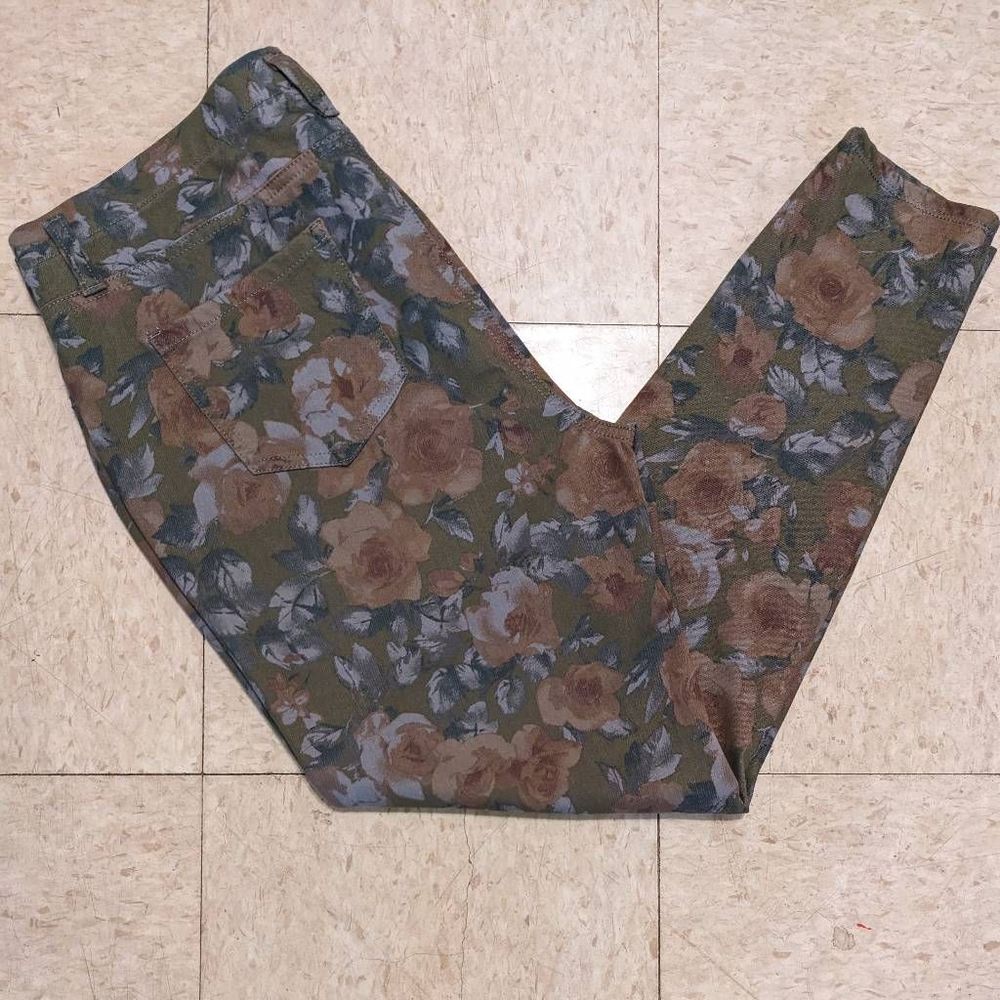 Size 16-18 Army Green Floral Rose Stretch Skinny Jeans; jeggings; high waisted